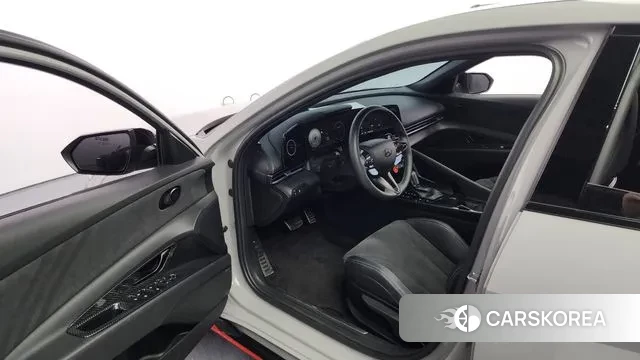 Hyundai The New Avante (CN7) 2024 Серебристо-серый из Кореи, фото 2