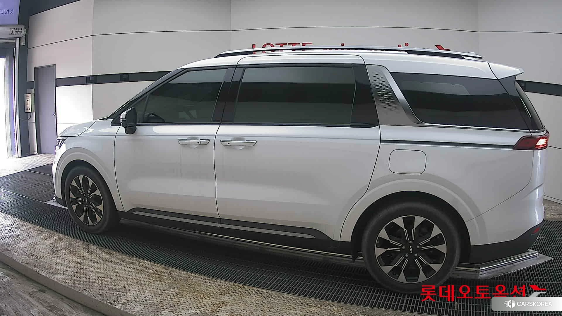 Kia Carnival 2023 Белый из Кореи, фото 2