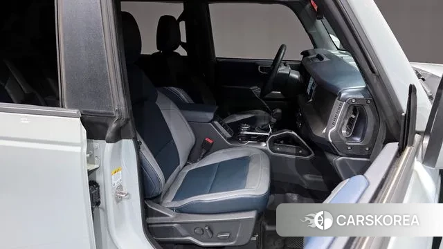 Ford Bronco 6th Generation 2023 Цвет галактики из Кореи, фото 2