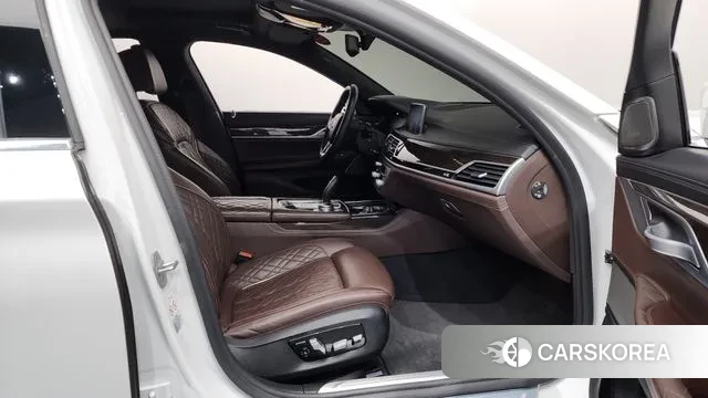 BMW 7 Series (G11) 2022 Белый из Кореи, фото 2