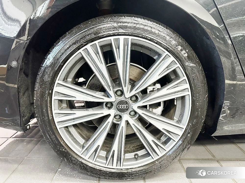 Audi A6L 2023 Черный из Китая, фото 2