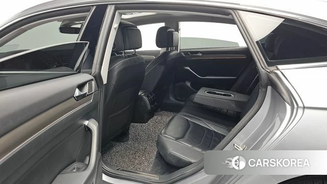 Volkswagen Arteon 2019 Серебристо-серый из Кореи, фото 2