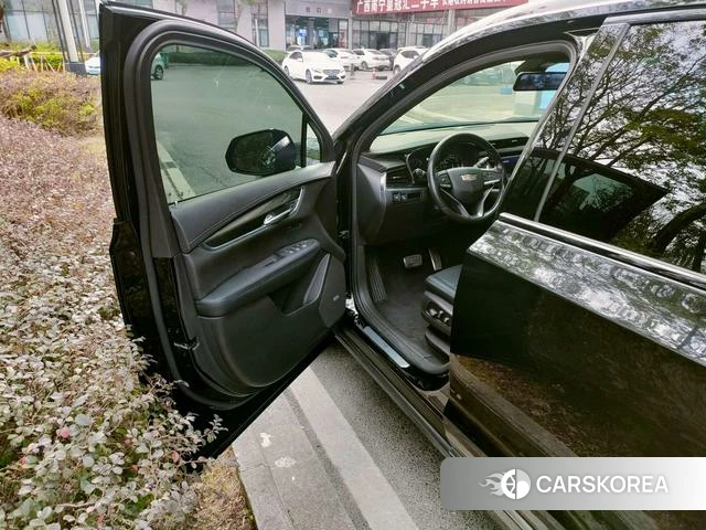 Cadillac XT6 2022 Черный из Китая, фото 2