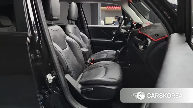 Jeep Renegade 2024 Черный из Кореи, фото 2