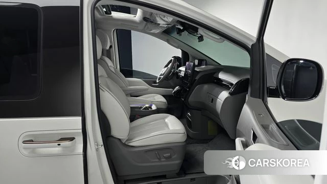 Hyundai Staria 2023 Белый из Кореи, фото 2