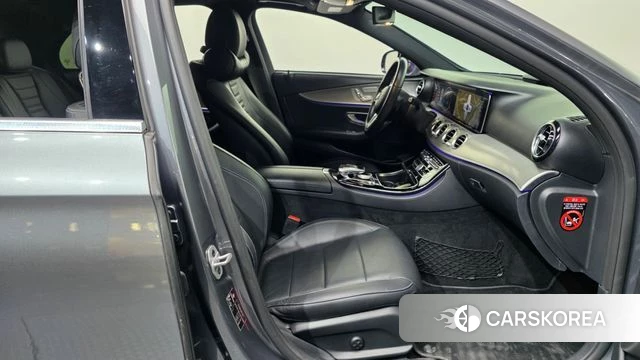 Mercedes-Benz E-Class W213 2018 Серый из Кореи, фото 2