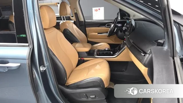 Kia Carnival 4th generation 2021 Светло-серебряный цвет из Кореи, фото 2