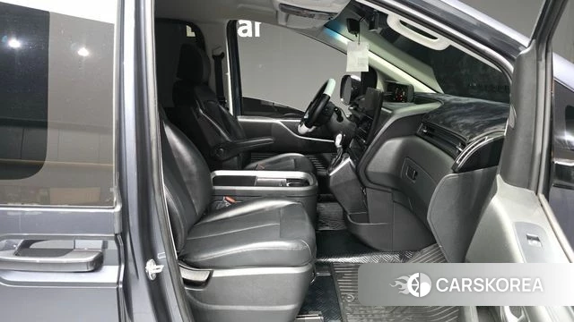 Hyundai Staria 2023 Серый из Кореи, фото 2