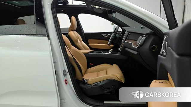 Volvo XC60 second Generation 2023 Белый из Кореи, фото 2