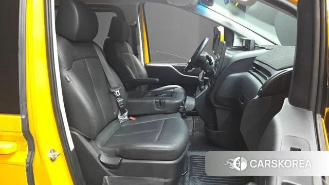 Hyundai Staria 2024 Желтый из Кореи, фото 2