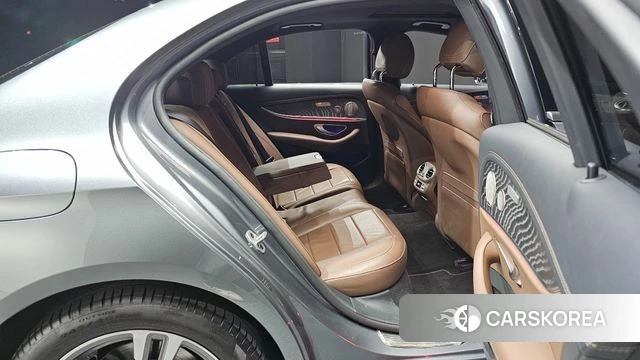 Mercedes-Benz E-Class W213 2022 Серый из Кореи, фото 2