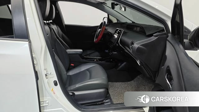 Toyota Prius 4th Generation 2018 Белый из Кореи, фото 2