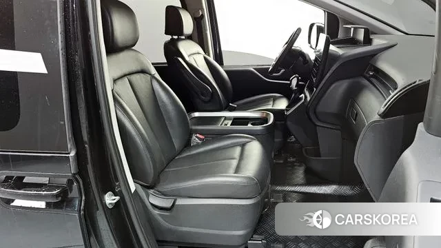 Hyundai Staria 2022 Черный из Кореи, фото 2