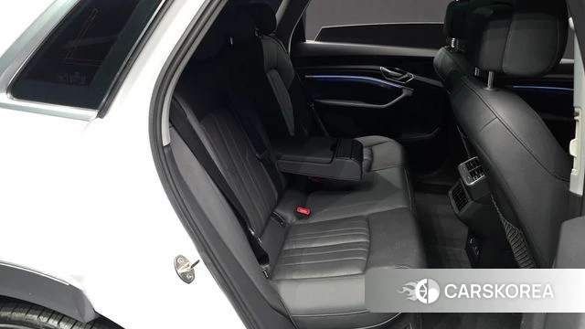 Audi e-Tron 2021 Белый из Кореи, фото 2