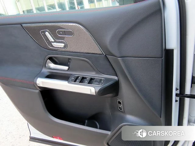 Mercedes-Benz GLB-Class X247 2025 Белый из Кореи, фото 2