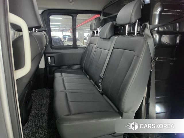 Hyundai Staria 2023 Светло-серебряный цвет из Кореи, фото 2