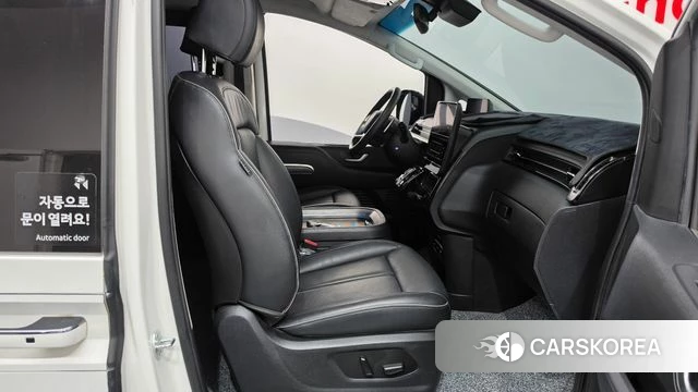 Hyundai Staria 2023 Белый из Кореи, фото 2