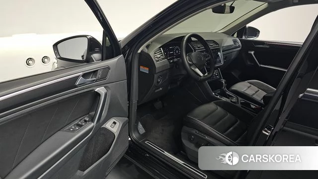 Volkswagen Tiguan second Generation 2022 Черный из Кореи, фото 2