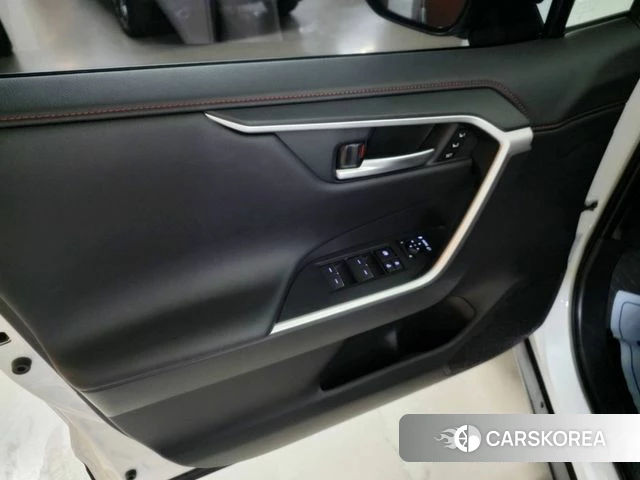Toyota RAV4 5th Generation 2025 Белый из Кореи, фото 2