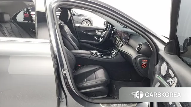 Mercedes-Benz E-Class W213 2018 Серый из Кореи, фото 2