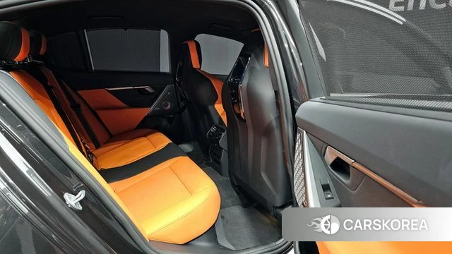 BMW M5 (G90) 2025 Серый из Кореи, фото 2