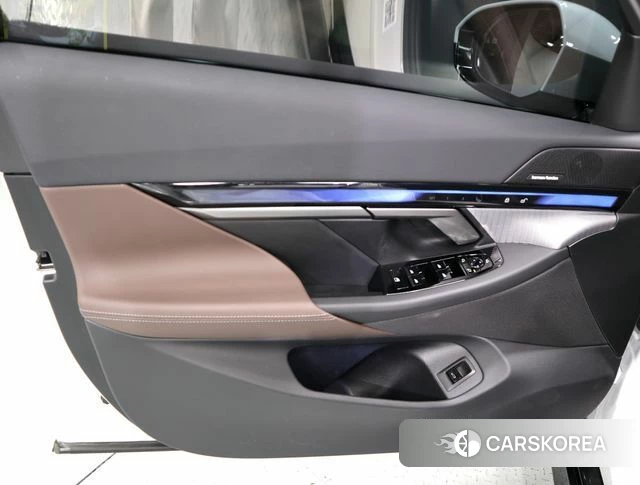 BMW 5 Series (G60) 2025 Белый из Кореи, фото 2