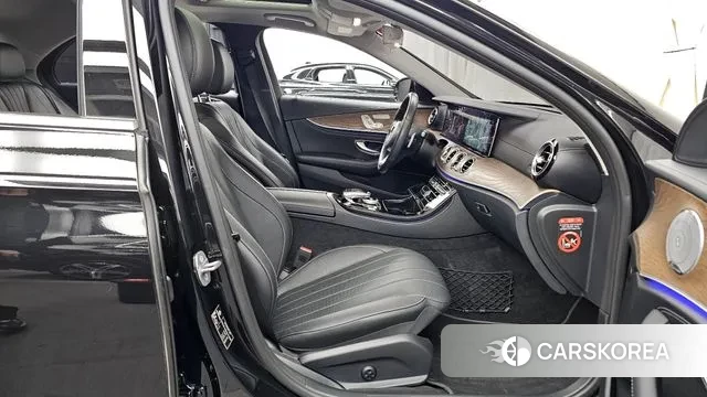 Mercedes-Benz E-Class W213 2018 Черный из Кореи, фото 2