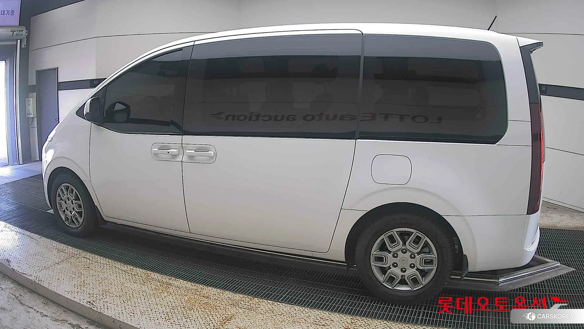 Hyundai Staria 2022 Creamy White из Кореи, фото 2