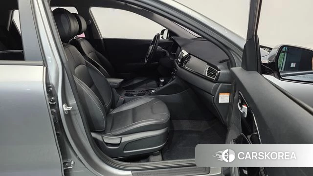 Kia Niro 2019 Серебристо-серый из Кореи, фото 2