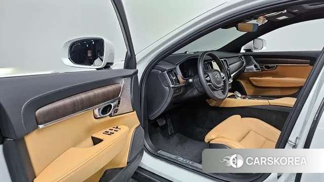 Volvo V90 Cross-Country 2024 Белый из Кореи, фото 2