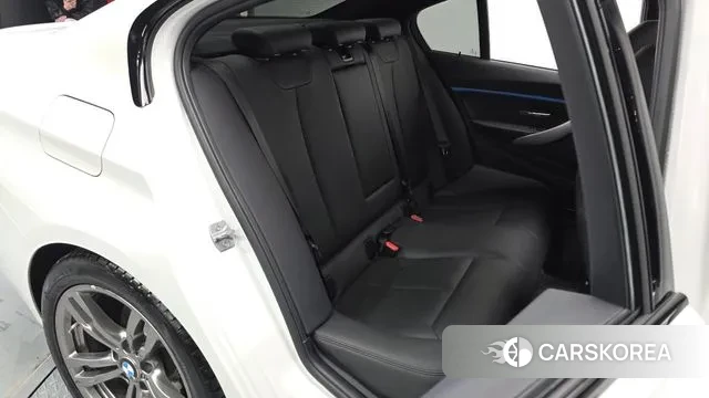 BMW 3 Series (F30) 2018 Белый из Кореи, фото 2