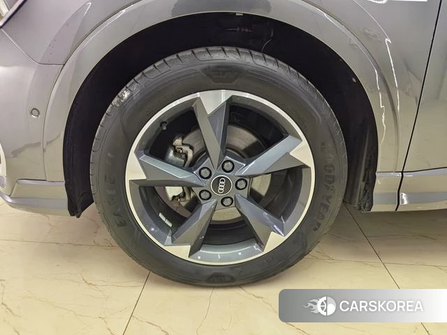 Audi Q3 2023 Темно-серый из Китая, фото 2