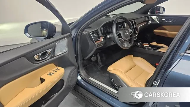 Volvo V60 Cross-Country 2nd Generation 2021 Синий из Кореи, фото 2