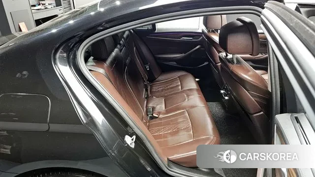 BMW 5 Series (G30) 2023 Черный из Кореи, фото 2