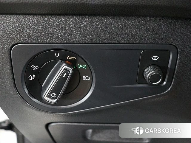 Volkswagen Tiguan Allspace 2023 Белый из Кореи, фото 2