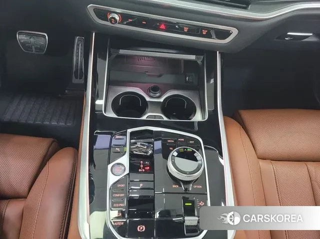 BMW X7 (G07) 2024 Серебристо-серый из Кореи, фото 2