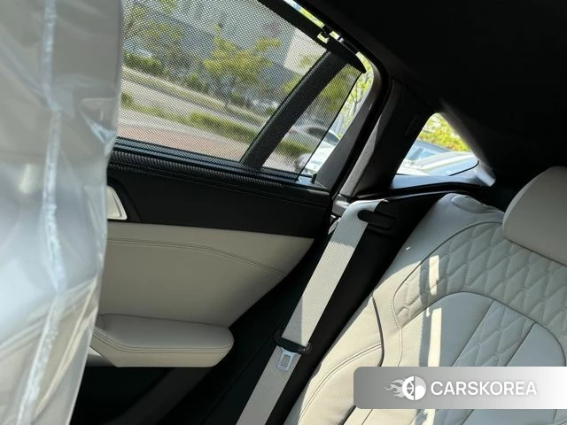 BMW X6 (G06) 2026 Серебристо-серый из Кореи, фото 2