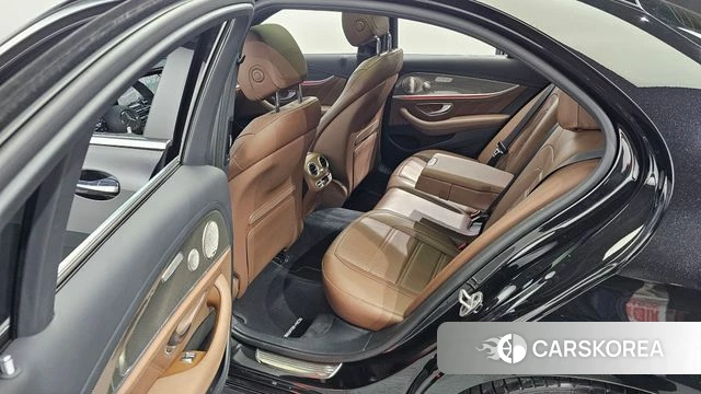 Mercedes-Benz E-Class W213 2021 Черный из Кореи, фото 2