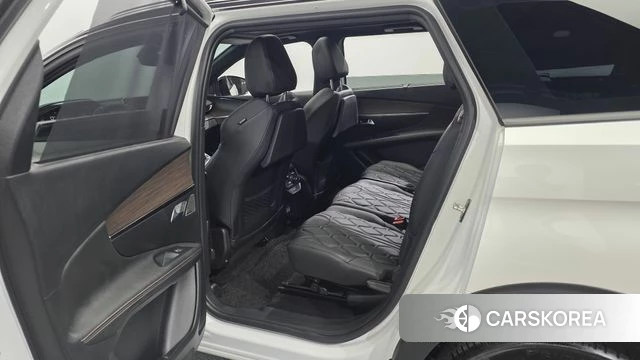 Peugeot 5008 second generation 2024 Белый из Кореи, фото 2