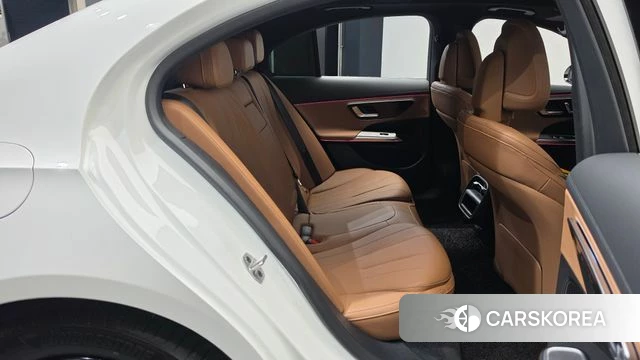 Mercedes-Benz E-Class W214 2025 Белый из Кореи, фото 2