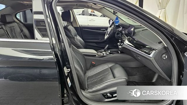 BMW 5 Series (G30) 2020 Черный из Кореи, фото 2