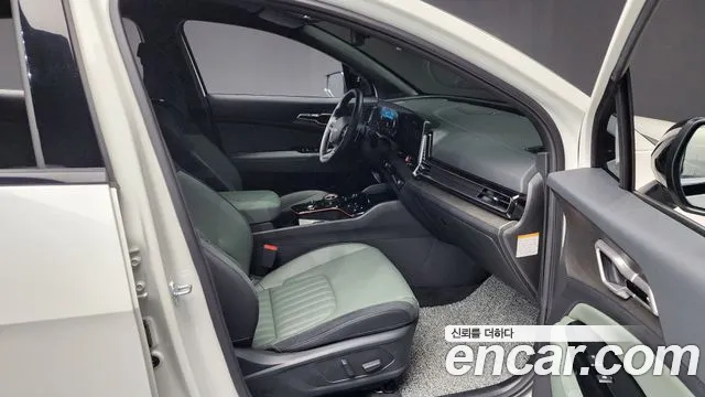 Kia Sportage 5th Generation Hybrid 2023 Белый из Кореи, фото 2