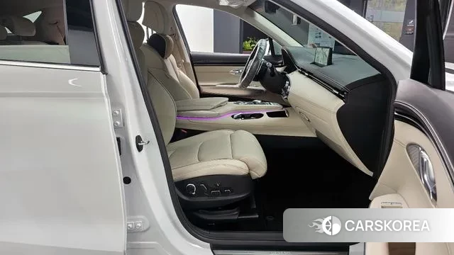 Genesis GV70 2023 Белый из Кореи, фото 2