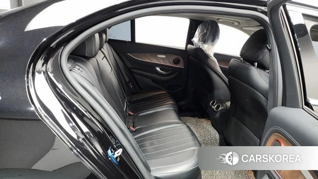 Mercedes-Benz E-Class W213 2019 Черный из Кореи, фото 2
