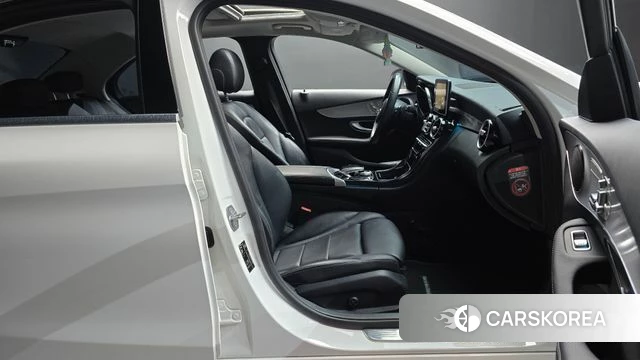 Mercedes-Benz C-Class W205 2018 Белый из Кореи, фото 2