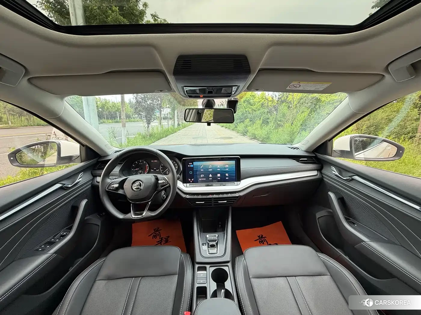 Skoda Octavia 2023 Белый из Китая, фото 2