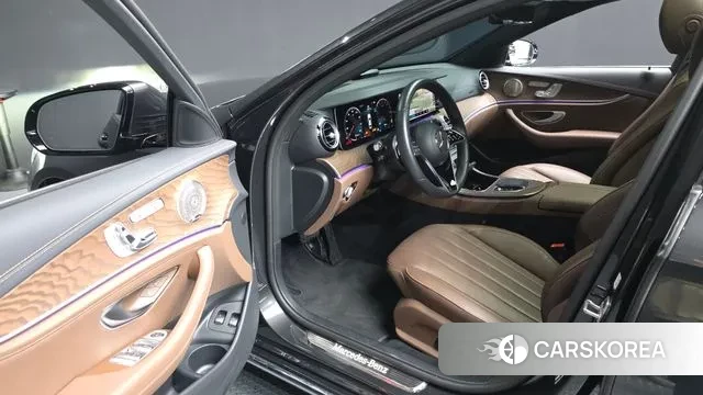 Mercedes-Benz E-Class W213 2023 Серый из Кореи, фото 2