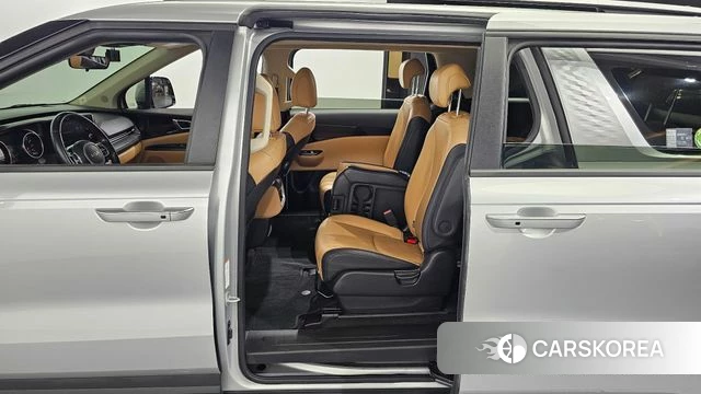 Kia Carnival 4th generation 2022 Серебряный из Кореи, фото 2