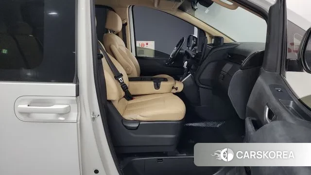 Hyundai Staria 2021 Белый из Кореи, фото 2