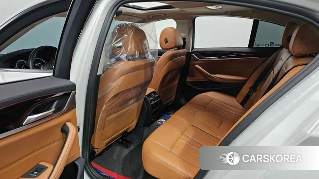 BMW 5 Series (G30) 2018 Белый из Кореи, фото 2